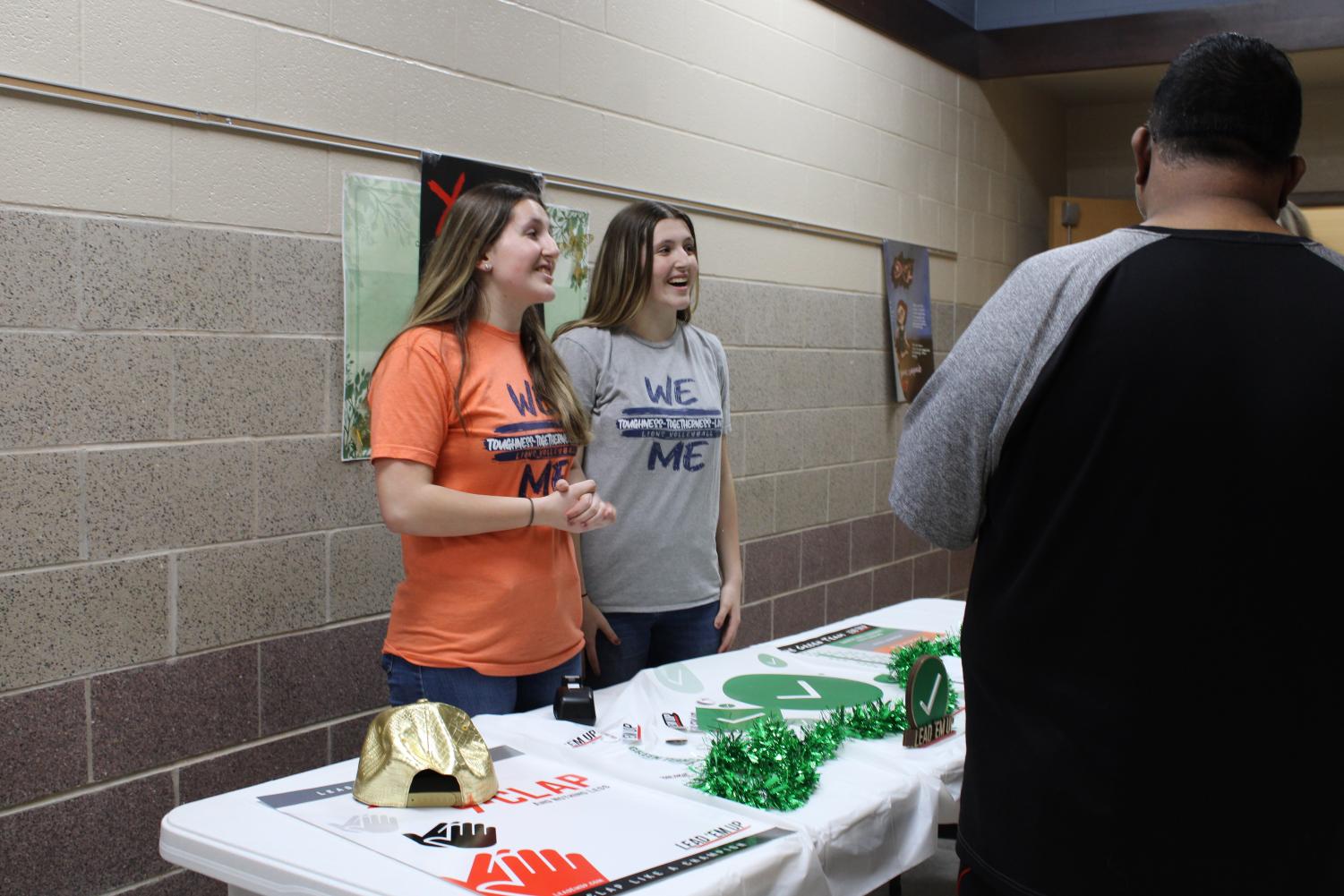 Freshmen Hannah and Hayley Dueker at Future Freshman Club Night talking about the LEAD class to the incoming freshmen and families. 