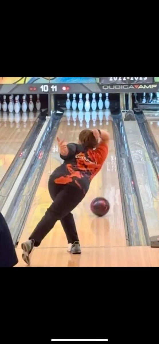 Adriana Bird throwing a perfect strike at SI bowl, leaving a closed frame. 
