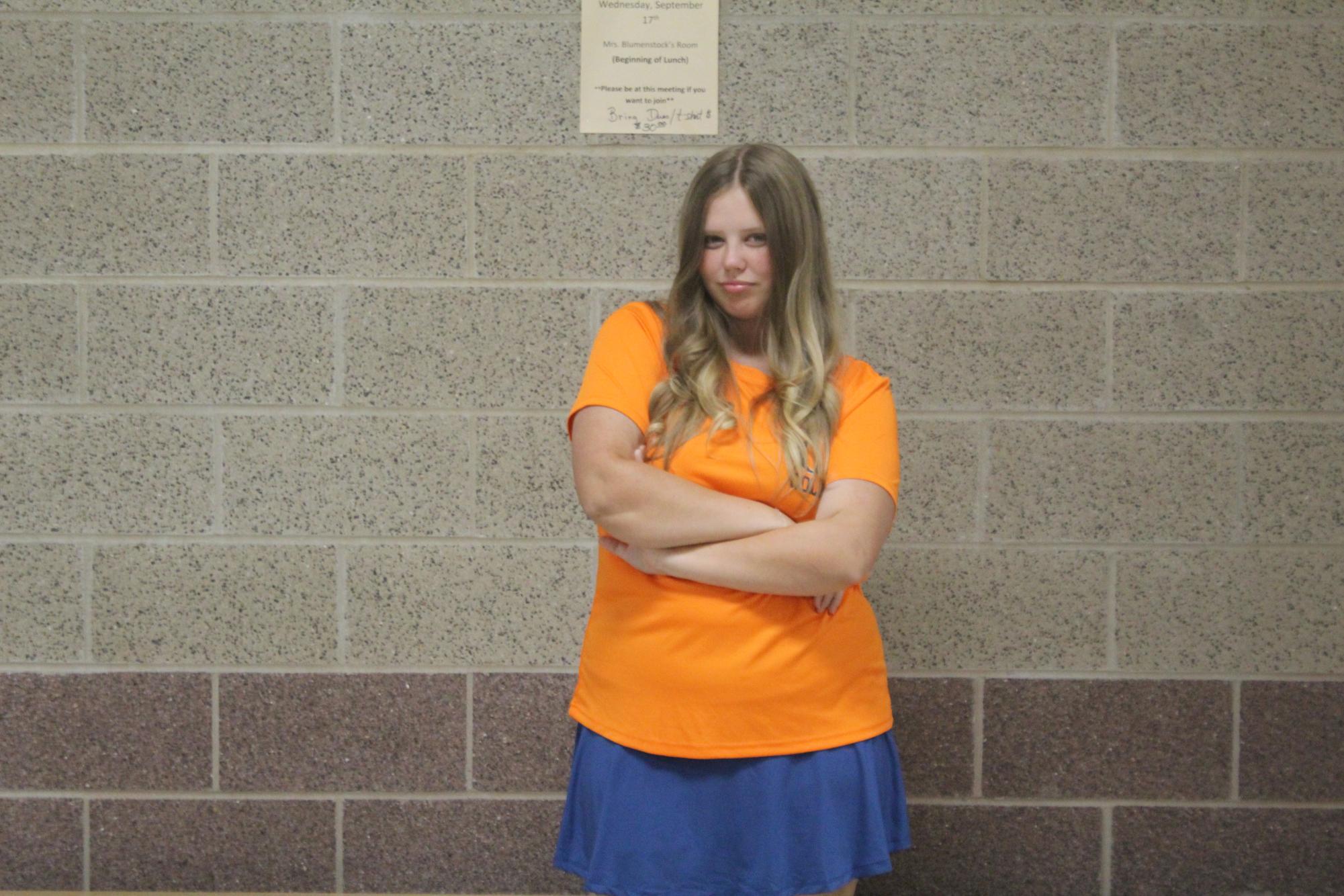 Senior Alexis McClellan poses in her golf outfit. 