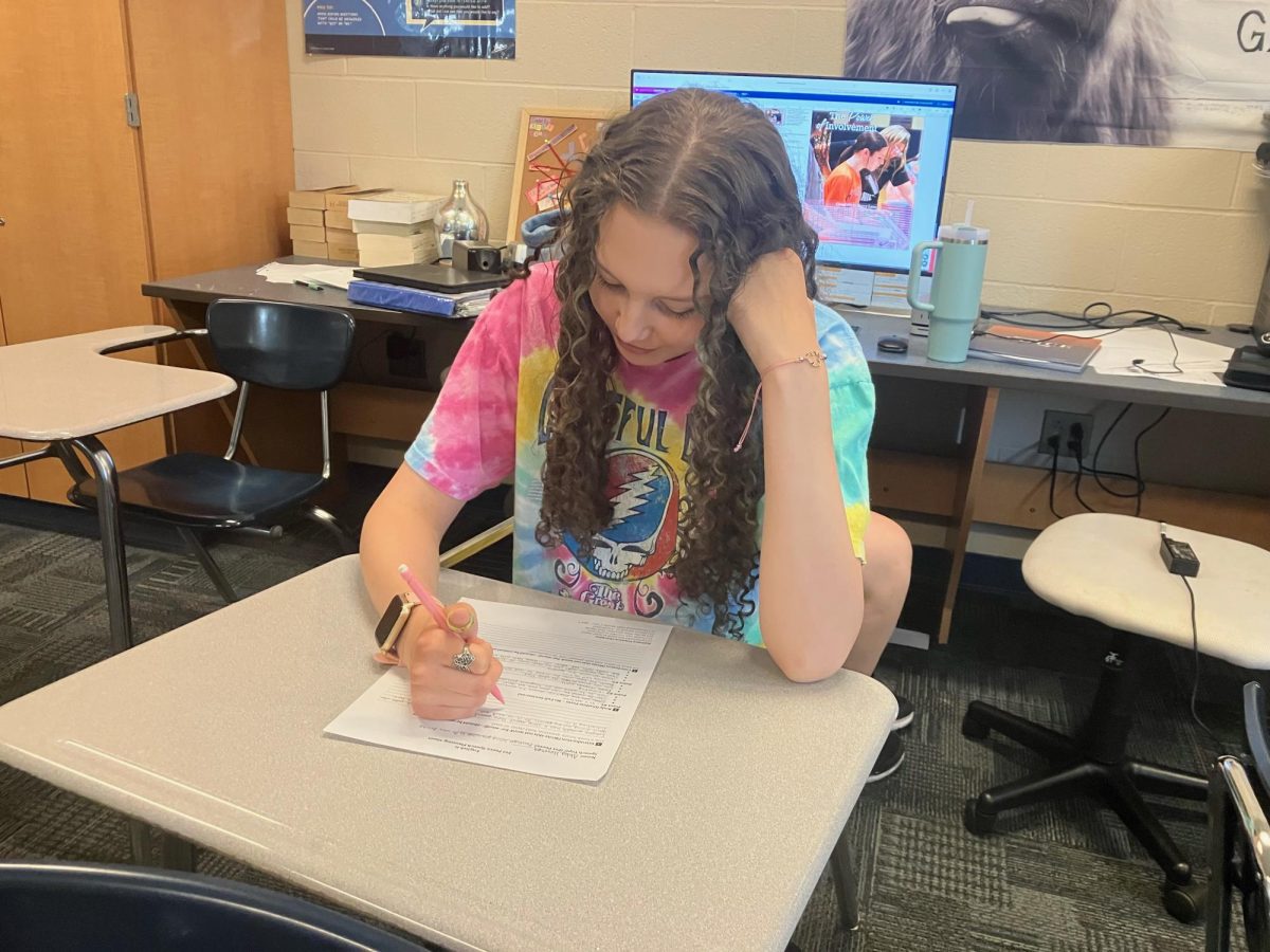 Sophomore Abby Hovenga studying for an English quiz.
